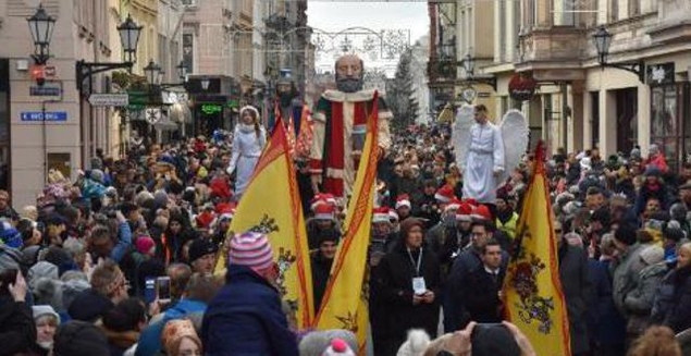 1.200.000 Polonais célèbrent publiquement les Rois Mages avec pour devise « Dieu est venu pour tous ! »
