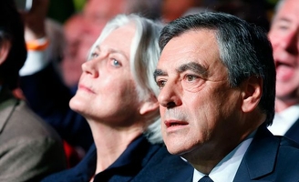 Emplois présumés fictifs : François Fillon condamné à deux ans de prison ferme