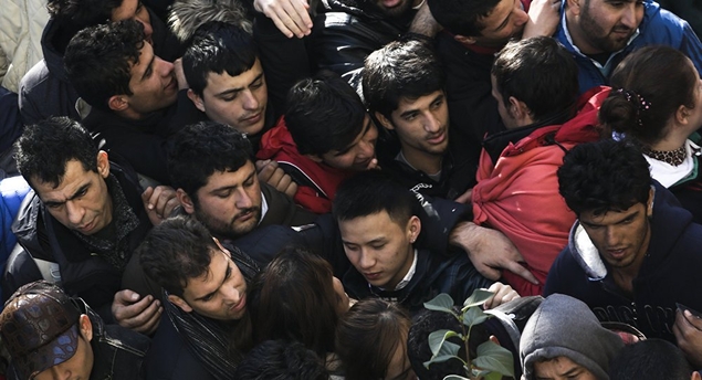 Migrants : le gouvernement va donner 500 euros/mois aux mineurs