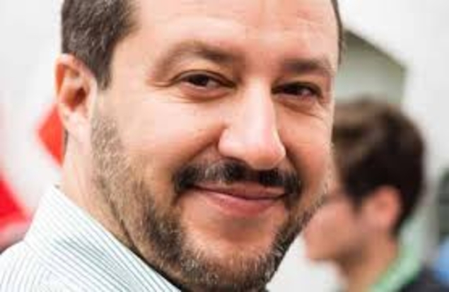 Salvini agressé par une congolaise arrachant son chapelet