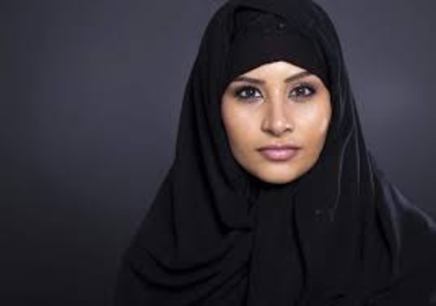 Une Danoise : « Les femmes en hijab me regardent comme si j’étais une prostituée »
