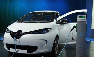 Automobile : vers un retour en arrière de l’UE sur le 100% électrique ?