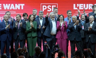 « L’âme de l’Europe est en danger » : les socialistes européens lancent à Rome leur campagne des élections européennes avec l’objectif de « battre...