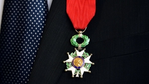 Légion d'honneur et classement sans suite : hasard ou coïncidence ?