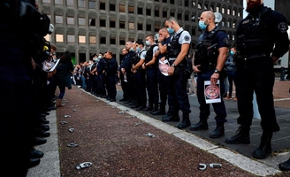 Lettre ouverte au président Macron par des policiers en colère 