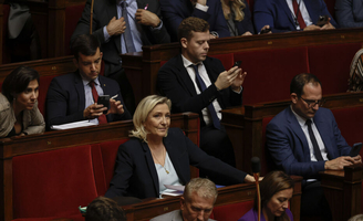 Motion référendaire du RN rejetée : la Nupes «servira la soupe à Macron toute sa vie», juge Dupont-Aignan