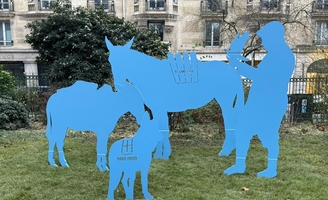 Paris : un monument en hommage aux animaux morts pendant les guerres inauguré dans le VIIe arrondissement