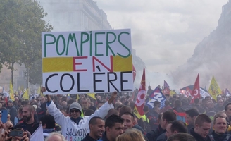 Pompiers en colère à Paris : de grandes tensions avec la police