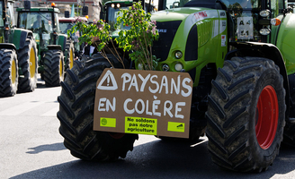 "Trop de taxes, trop de normes" : dans le Pas-de-Calais, agriculteurs et pêcheurs poursuivent leur mobilisation