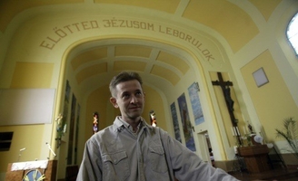 La Hongrie finance la restauration des églises détruites par des migrants