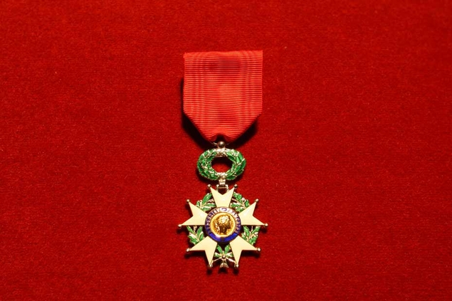 Légion d’honneur remise au prince d’Arabie saoudite. Pour sévices ou services rendus ?