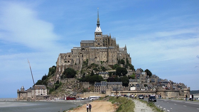 1.000 ans du Mont-Saint-Michel : des nains aux pieds du géant millénaire