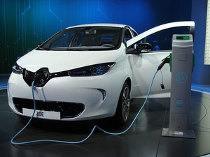 Automobile : vers un retour en arrière de l’UE sur le 100% électrique ?