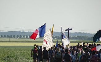 Ce week-end, la France, fidèle à la tradition des pèlerinages de Pentecôte, marche !