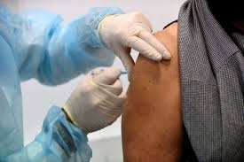 Ces soignants qui se font vacciner pour éviter les sanctions