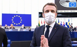 « Emmanuel Macron agit en VRP de l’Union Européenne »