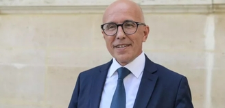 Éric Ciotti veut obliger le port de la cravate à l’Assemblée face aux tenues « relâchées » de députés LFI