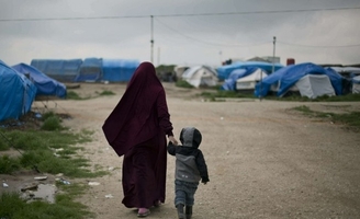État islamique en Syrie : la France a rapatrié 16 mères de famille et 35 enfants