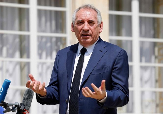 François Bayrou s'oppose à l'inscription du droit à l'IVG dans la Constitution, défendue par LREM