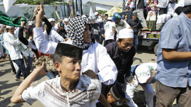 Indonésie : l'assaut contre le chantier de l'église catholique