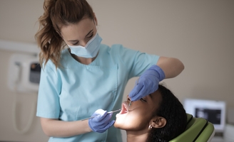 La Sécu veut baisser ses remboursements de soins dentaires, les mutuelles prévoient une hausse de leurs tarifs