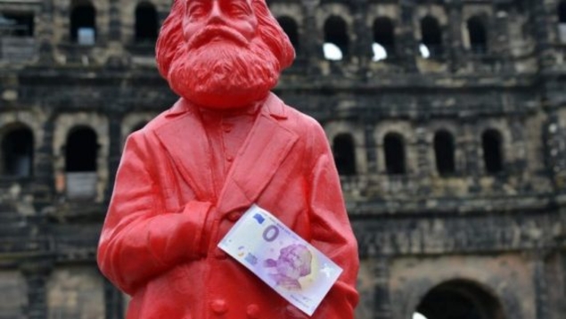 Le cardinal Reinhard Marx rend hommage à Karl Marx lors du bicentenaire du « père » du communisme