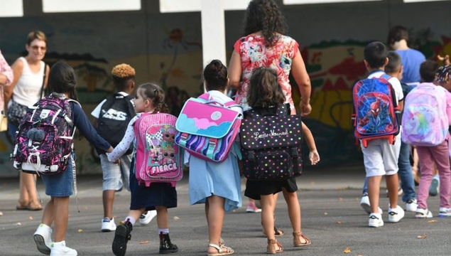 Le gouvernement veut relancer la lutte contre les stéréotypes de genre à l’école dès la petite enfance : “Les garçons sont trop souvent élevés dans...