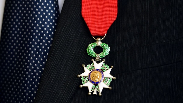 Légion d'honneur et classement sans suite : hasard ou coïncidence ?