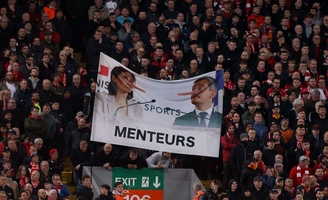 “Menteurs” : les supporteurs de Liverpool s’en prennent à Darmanin et Oudéa-Castéra