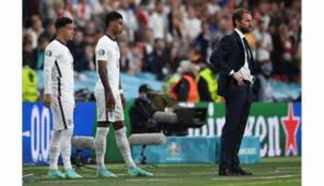 Trois footballeurs anglais victimes de racisme après la défaite en finale