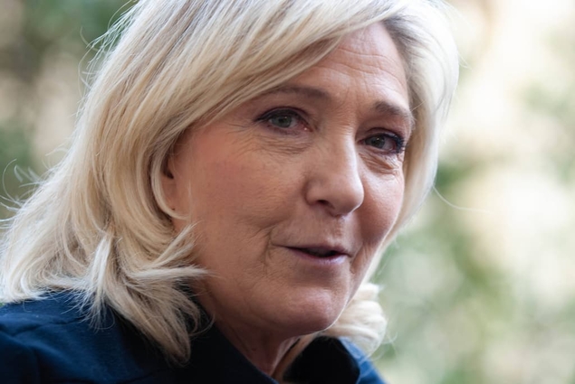 Uniforme à l’école : Marine Le Pen salue “l’accord” de Brigitte Macron, un “gadget” pour Sandrine Rousseau